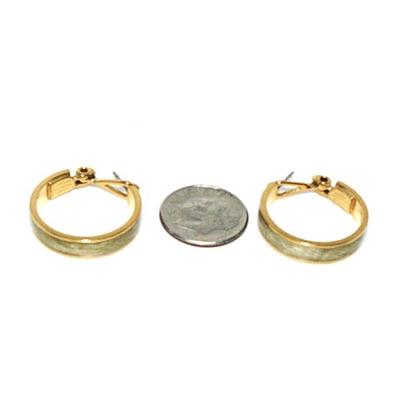 Monet 1" Pearl Enamel Gold-Tone Hoop Earrings Omega Back Women's Vintage - Picture 3 of 5